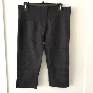 Lululemon Gray Seamlessly Crops 12